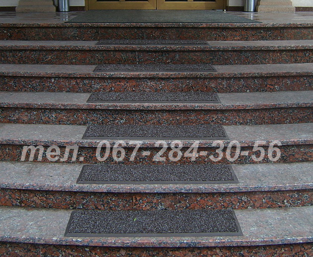 Ворсовые накладки на ступени